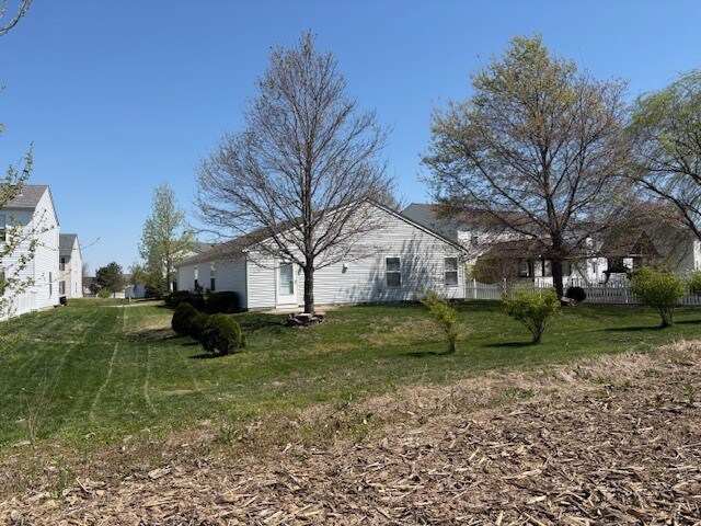 209 River Laurel Dr in Belleville, IL - Building Photo