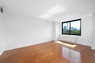 700 Grove St in Jersey City, NJ - Foto de edificio - Building Photo