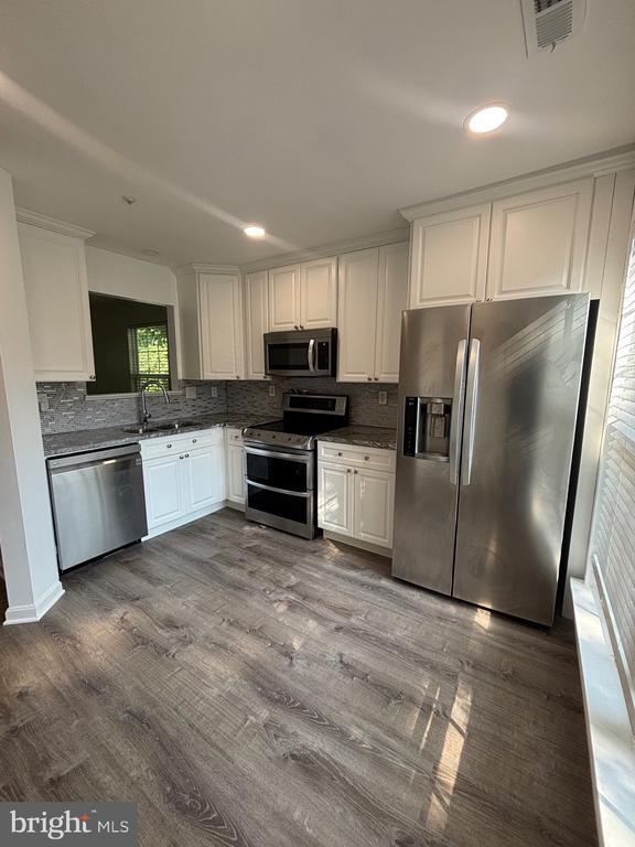 property at 863 English Chestnut Dr