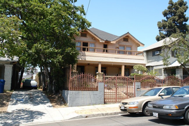 2773 Francis Ave in Los Angeles, CA - Building Photo - Building Photo