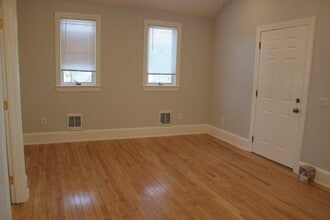 31 Alpine Row in Franklin, MA - Foto de edificio - Building Photo