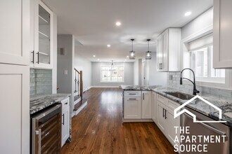 7225 E Prairie Rd in Lincolnwood, IL - Foto de edificio - Building Photo