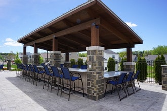 Apartments at Ten35 West in Verona, WI - Foto de edificio - Building Photo