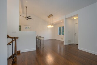 691 Wilmot Rd in Scarsdale, NY - Building Photo - Building Photo