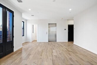210 Endicott St, Unit 4 in Boston, MA - Building Photo - Building Photo