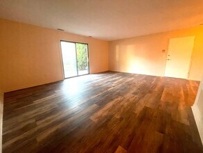 6 Thayer Pond Dr in Oxford, MA - Building Photo - Building Photo