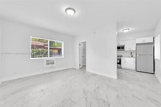 1839 Funston St-Unit -8 in Hollywood, FL - Building Photo - Building Photo