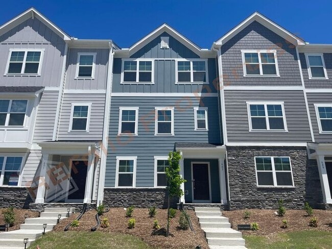 property at 607 Cassa Clubhouse Wy