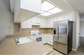 18 Dempster Ct in Sacramento, CA - Building Photo - Building Photo