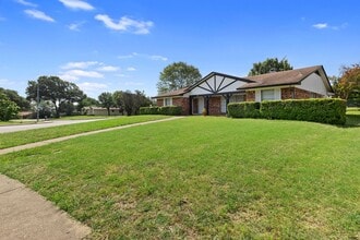 1020 Hillcrest Dr in Desoto, TX - Building Photo - Building Photo
