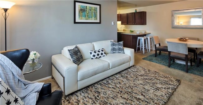 5312 Justin Ct in Virginia Beach, VA - Foto de edificio - Building Photo