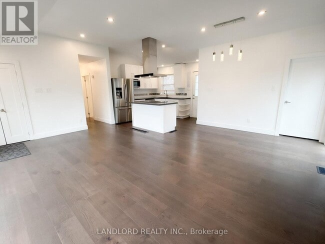 18 Deerfield Rd in Toronto, ON - Building Photo - Building Photo