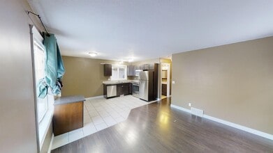 10272 A 85 St in Grande Prairie, AB - Building Photo - Building Photo