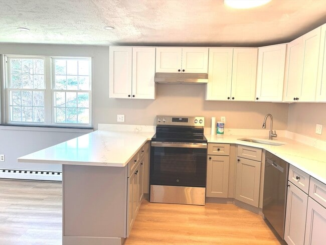 14 Leonard Rd in Boxborough, MA - Building Photo - Building Photo