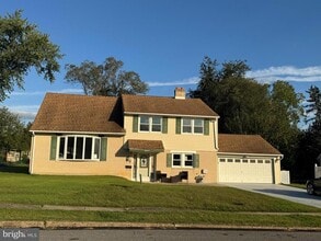18 Cobblestone Ln in Aston, PA - Building Photo - Building Photo