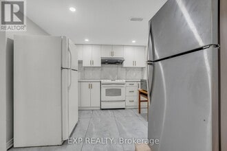 3-RM3 Bankfield Dr in Toronto, ON - Building Photo - Building Photo