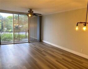 2400 E Commercial Blvd in Fort Lauderdale, FL - Building Photo - Building Photo