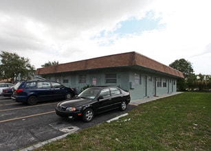 2256 NW 59th Ter in Fort Lauderdale, FL - Building Photo - Building Photo