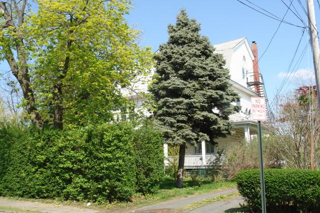 163 Morris Ave in Long Branch, NJ - Foto de edificio - Building Photo