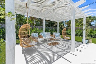 701 SE Alamanda Way in Stuart, FL - Foto de edificio - Building Photo