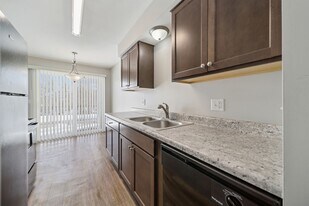 Williamsburg Apartments in Battle Creek, MI - Building Photo