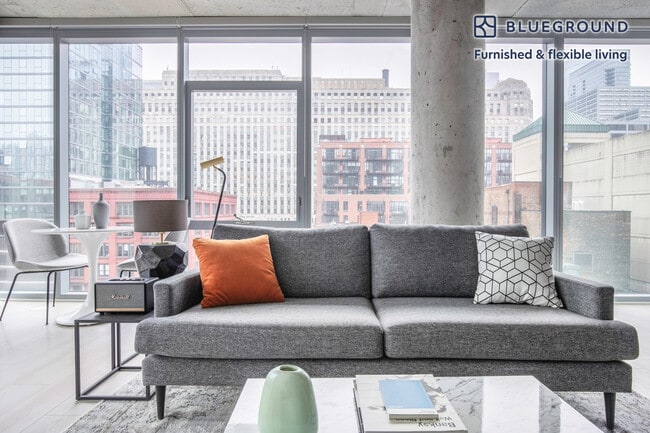 311 W Illinois St in Chicago, IL - Building Photo - Building Photo