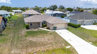 1808 NW 2nd Pl in Cape Coral, FL - Building Photo