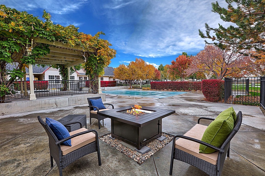 La Serena at Hansen Park in Kennewick, WA - Building Photo