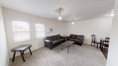 305 E White in Champaign, IL - Building Photo - Interior Photo