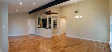 6723 Eastridge Dr in Dallas, TX - Foto de edificio - Building Photo