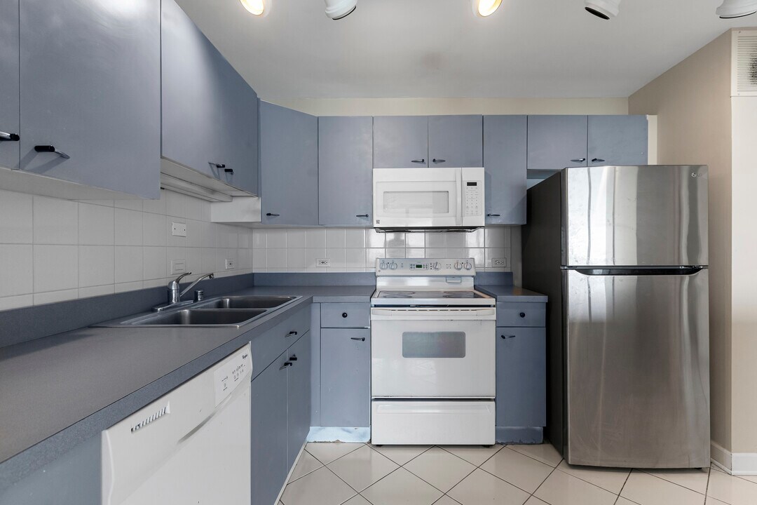 5445 N Sheridan Rd in Chicago, IL - Building Photo
