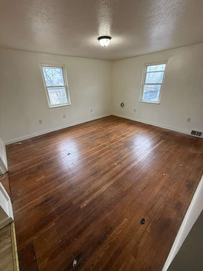 2314 Broadway Ave, Unit 2 in Pittsburgh, PA - Building Photo - Building Photo