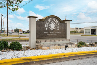 The Sundance Apartments in Harlingen, TX - Foto de edificio - Building Photo