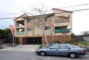 1800 N Spurgeon St Apartments