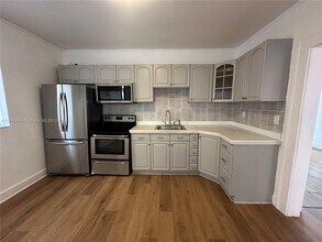 267 NW 33rd St in Miami, FL - Building Photo - Building Photo