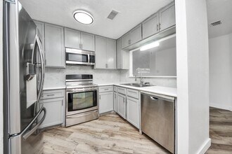 11627 Bowlan Ln in Houston, TX - Building Photo - Building Photo