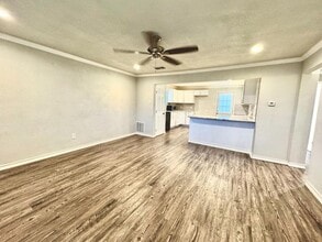 955 S 11th St in Slaton, TX - Building Photo - Building Photo