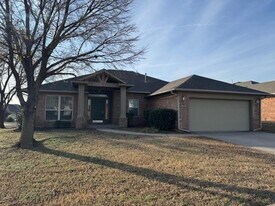 2220 SE 7th St in Moore, OK - Building Photo