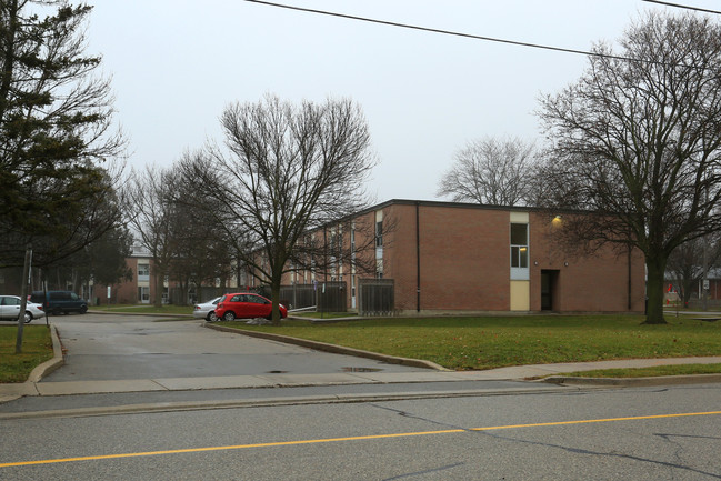 82-84 Wilson Ave in Kitchener, ON - Building Photo - Building Photo