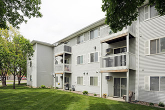 Centennial Place Apartments in Altoona, IA - Foto de edificio - Building Photo