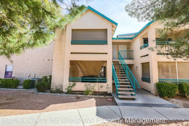 5241 S Lindell Rd in Las Vegas, NV - Building Photo - Building Photo