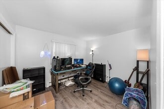 122 W Washington St in Round Lake, IL - Building Photo - Building Photo