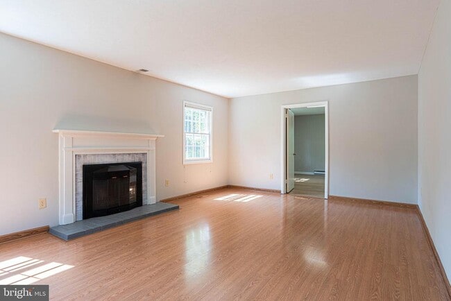 13145 Madonna Ln in Fairfax, VA - Building Photo - Building Photo