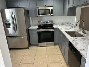 10537 NW 8th St in Pembroke Pines, FL - Building Photo - Building Photo