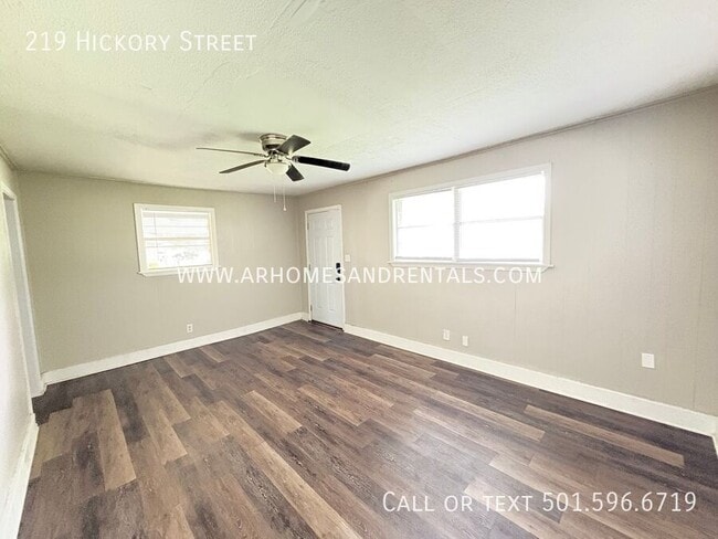 219 Hickory St in Ward, AR - Foto de edificio - Building Photo