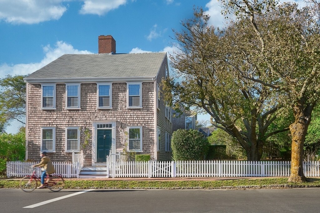 33 Milk St in Nantucket, MA - Building Photo