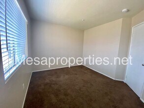 7195 Oak Tree Pl in Fontana, CA - Building Photo - Building Photo
