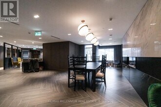 395 Dundas St W in Oakville, ON - Building Photo - Building Photo