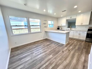 4648 Adenmoor Ave in Lakewood, CA - Building Photo - Building Photo
