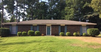 912 E Magnolia Ave in Auburn, AL - Building Photo